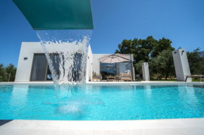 Villa Vivian with Private Swimming Pool & Jacuzzi